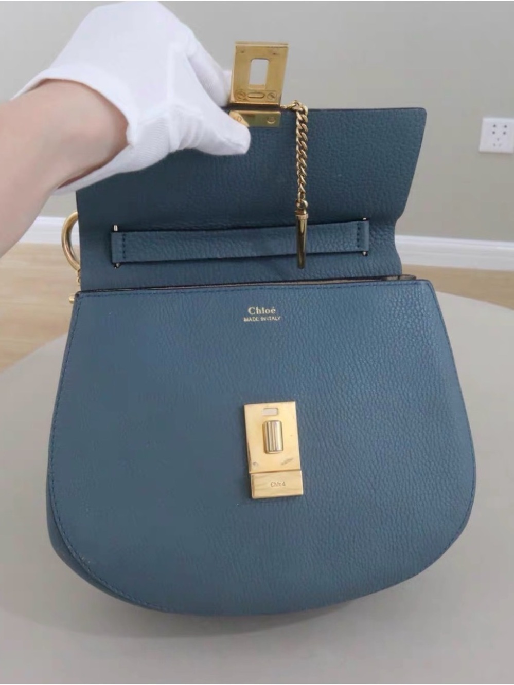 🚩steal Chloe Blue Leather Shoulder Bag with Gold Hardware - Picture 2 of 9
